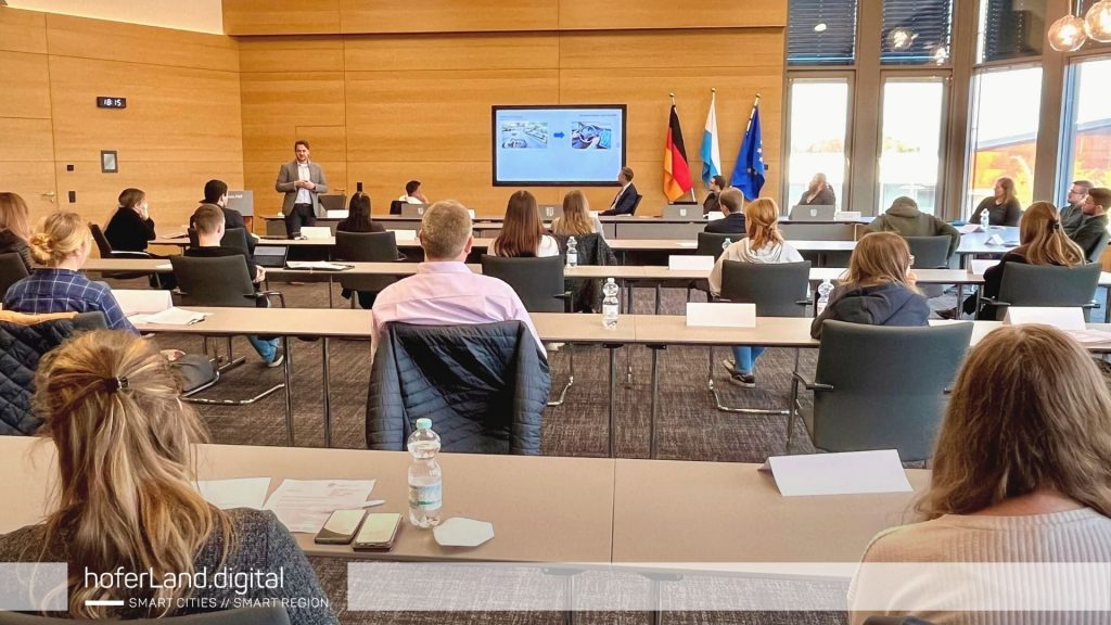 Bürgerbeteiligung: Diskussion im Kreisjugendparlament des Landkreises Hof