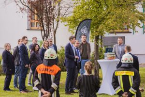 Das Projektteam Smart Cities mit Landrat Dr. Oliver Bär und Bürgermeister Reiner Feulner.