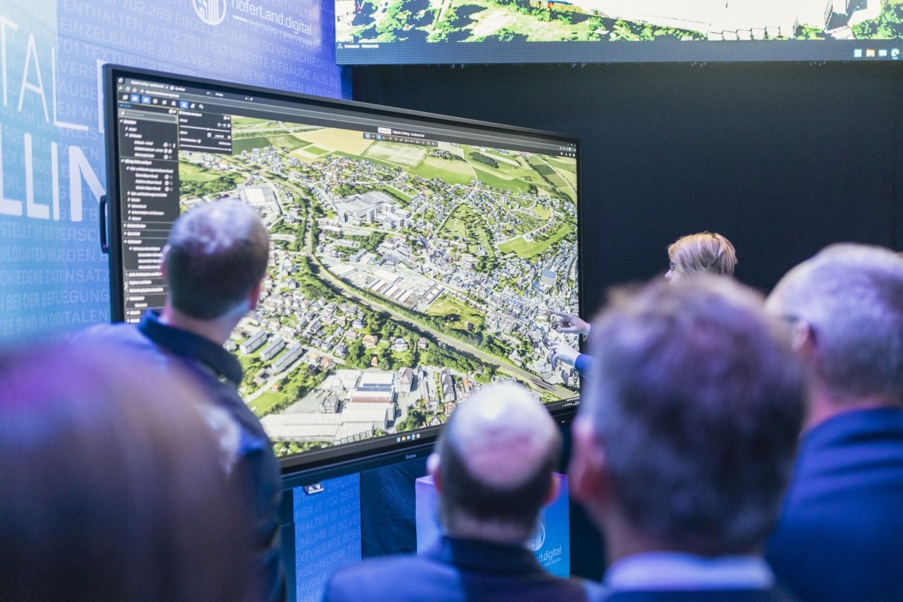 In unterschiedlichen Formaten erklärt das Projektteam unteranderem den Digitalen Zwilling des Landkreis Hof.