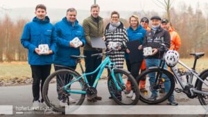 Pressetermin zur Ausbringung der Radwegesensoren